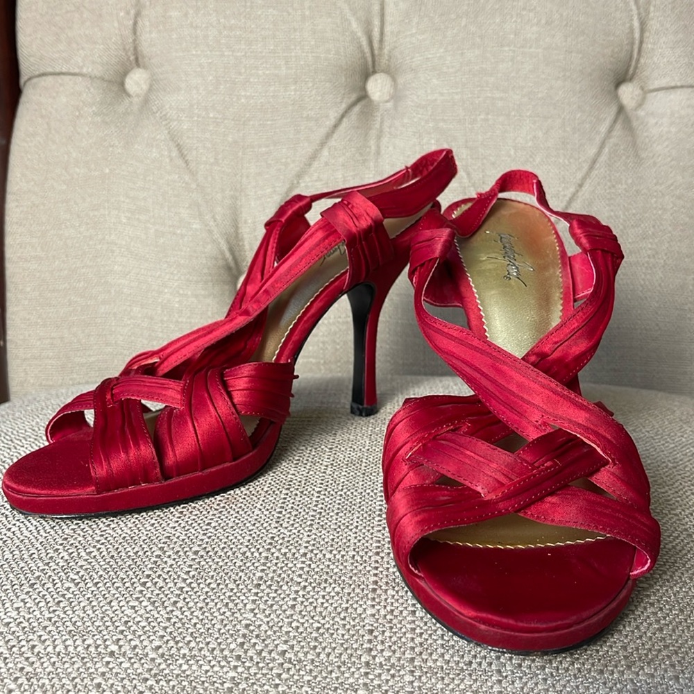 Jacqueline Ferrar high heel shoes.
